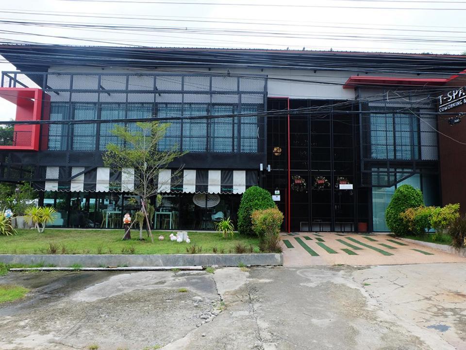 Grand Hill Resort And Spa Nakhon Sawan Exteriör bild