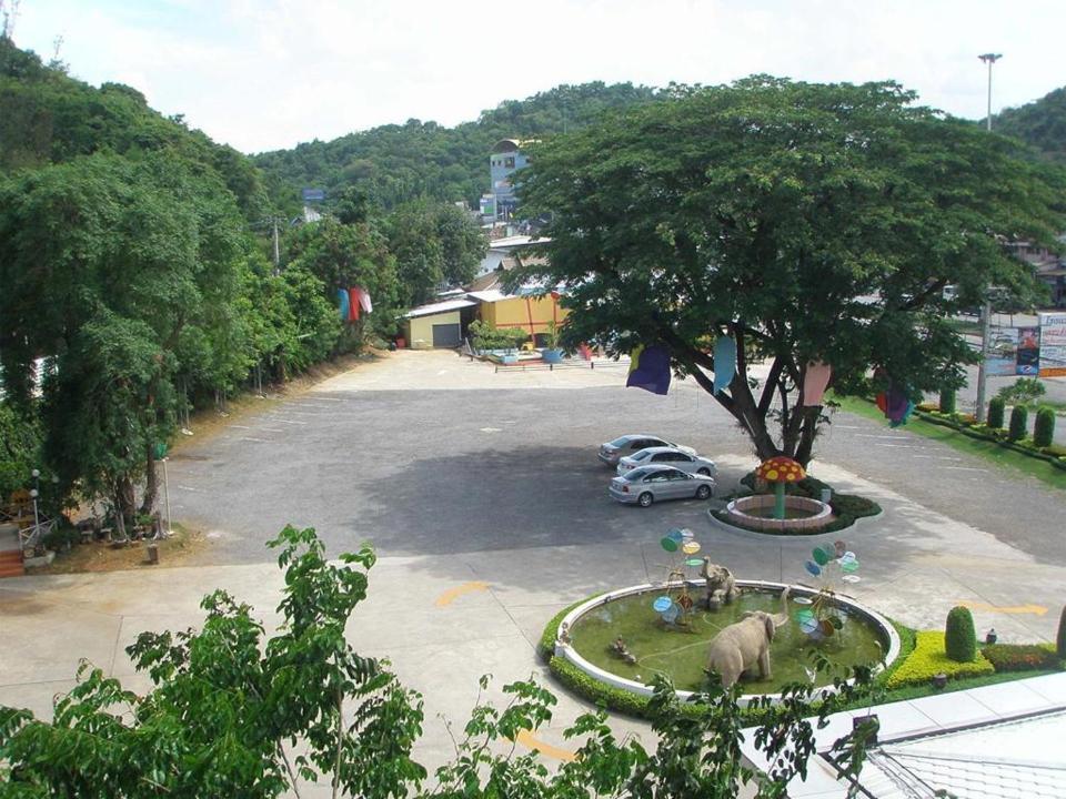 Grand Hill Resort And Spa Nakhon Sawan Exteriör bild