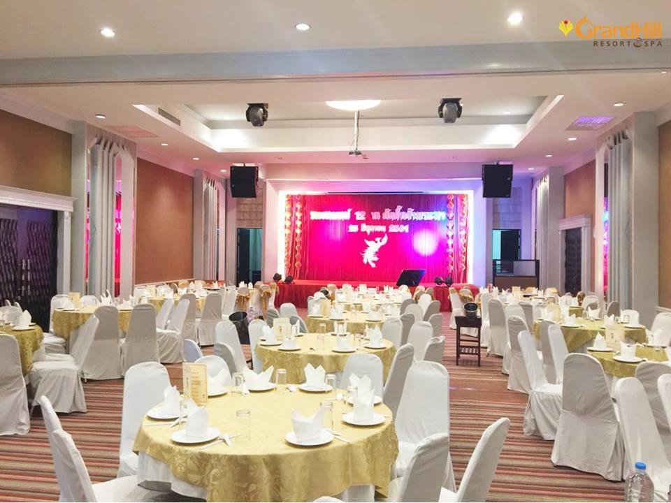 Grand Hill Resort And Spa Nakhon Sawan Exteriör bild