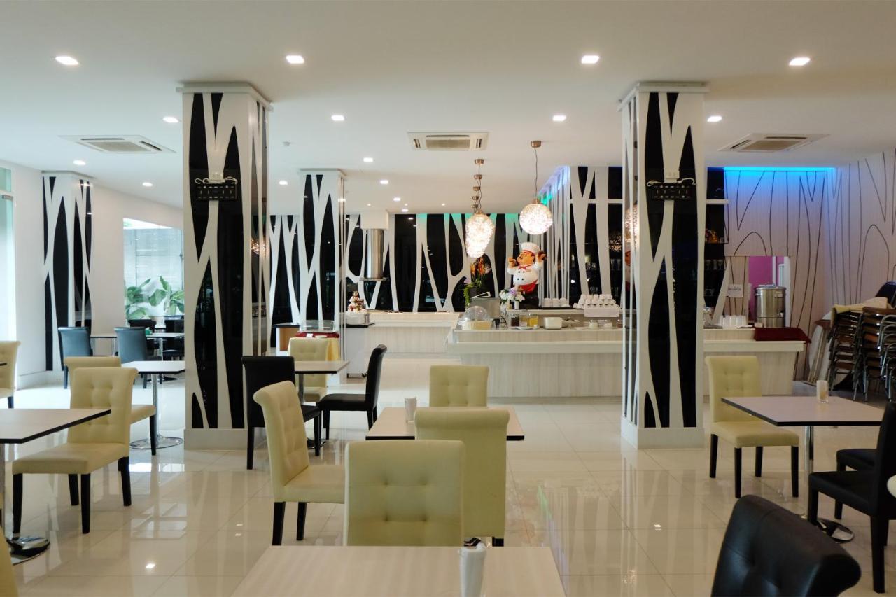 Grand Hill Resort And Spa Nakhon Sawan Exteriör bild